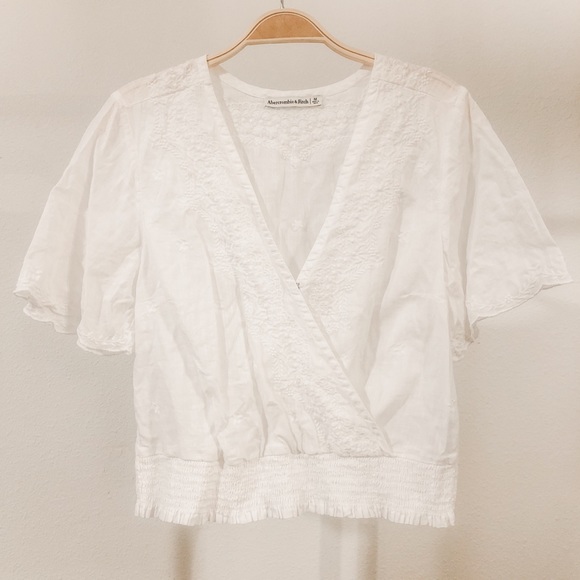 Lovely Embroidered Blouse - Picture 1 of 4